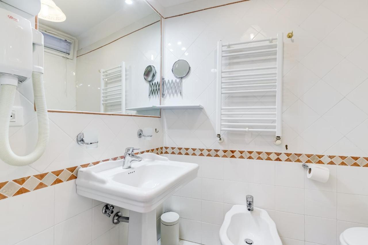 Trevi Fountain Modern Apartment Рим Екстериор снимка