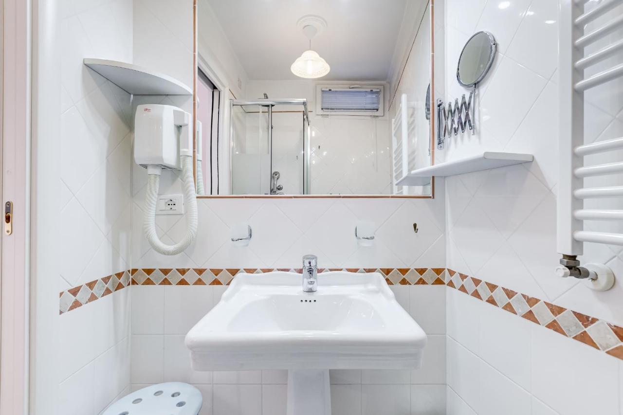 Trevi Fountain Modern Apartment Рим Екстериор снимка